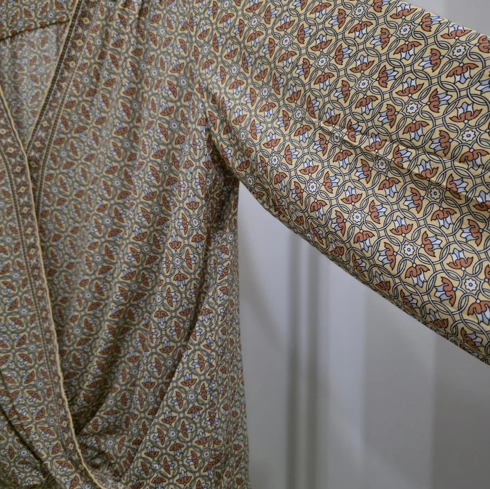 Patterned V-Neck Wrap Blouse - Picture 2 of 3